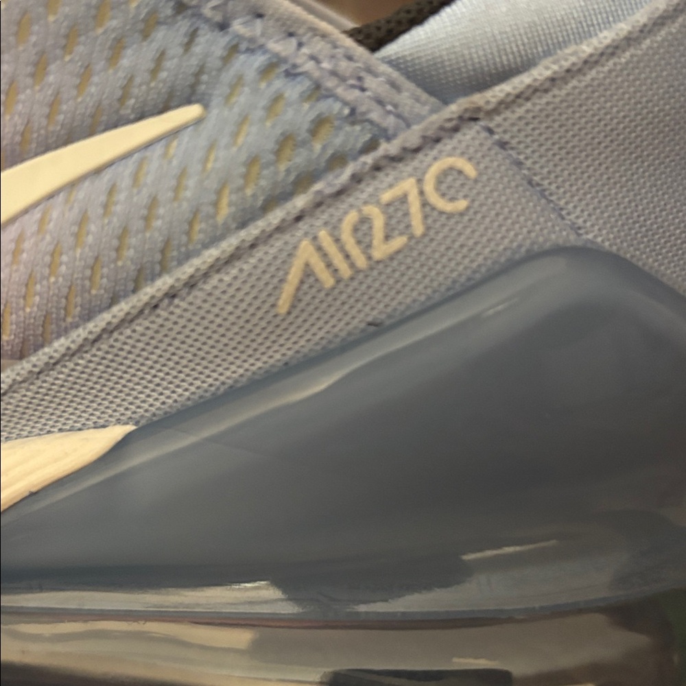 Nike Air Max 270 Women’s Sneakers in Size 7.5 - Picture 8 of 10